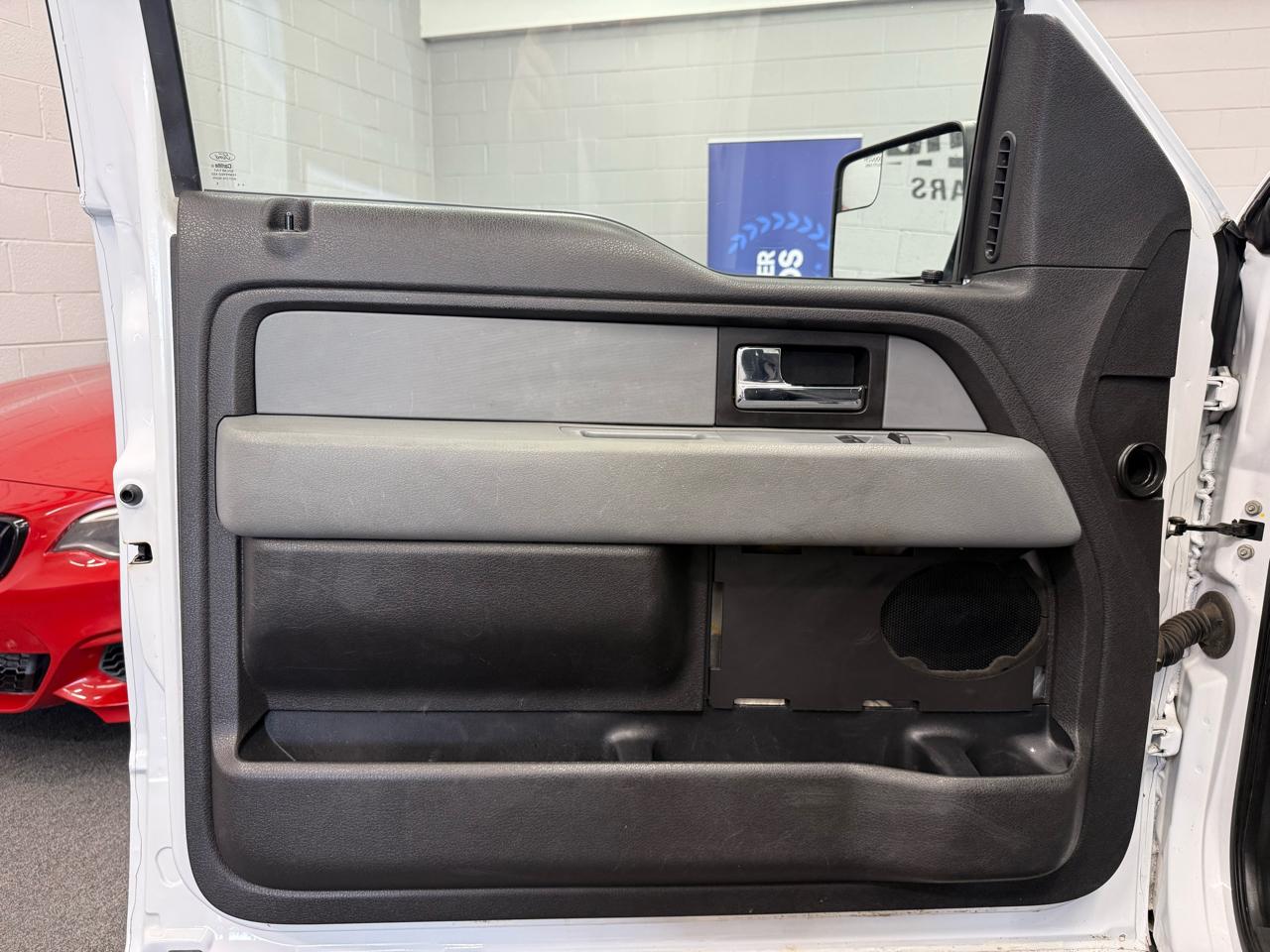 Ford F-150 XL 2WD Reg Cab 8' Box 2014