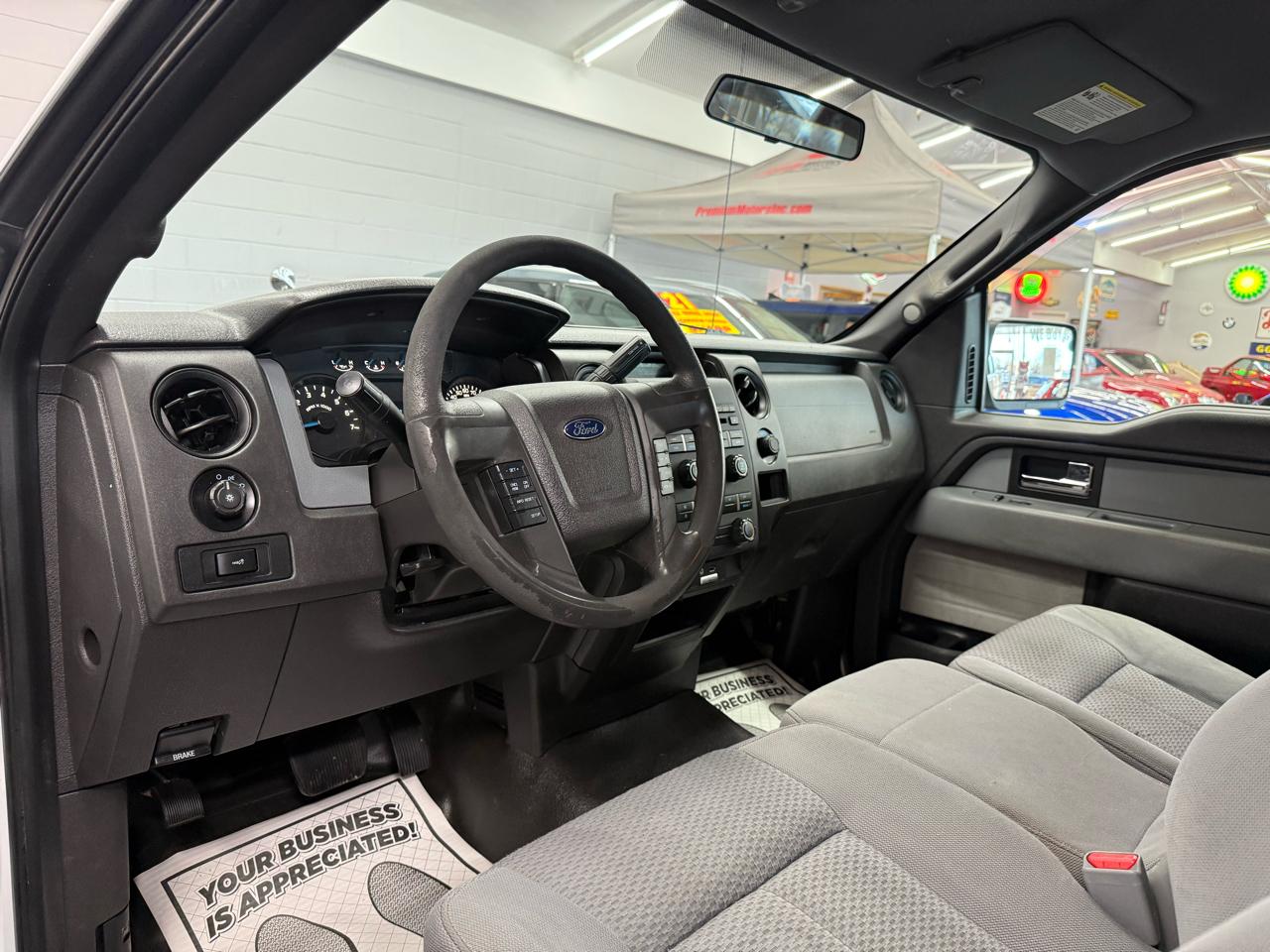 Ford F-150 XL 2WD Reg Cab 8' Box 2014