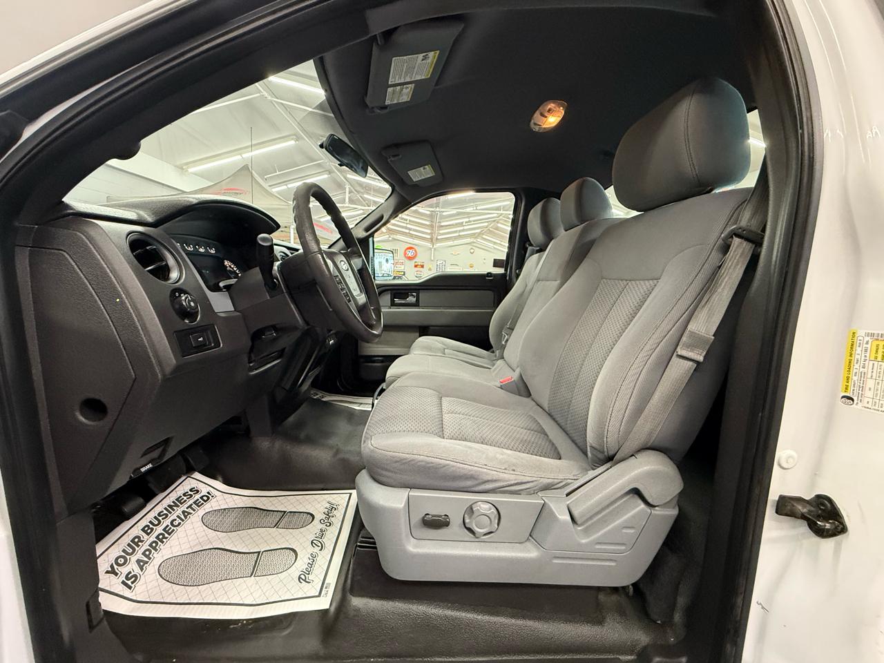 Ford F-150 XL 2WD Reg Cab 8' Box 2014