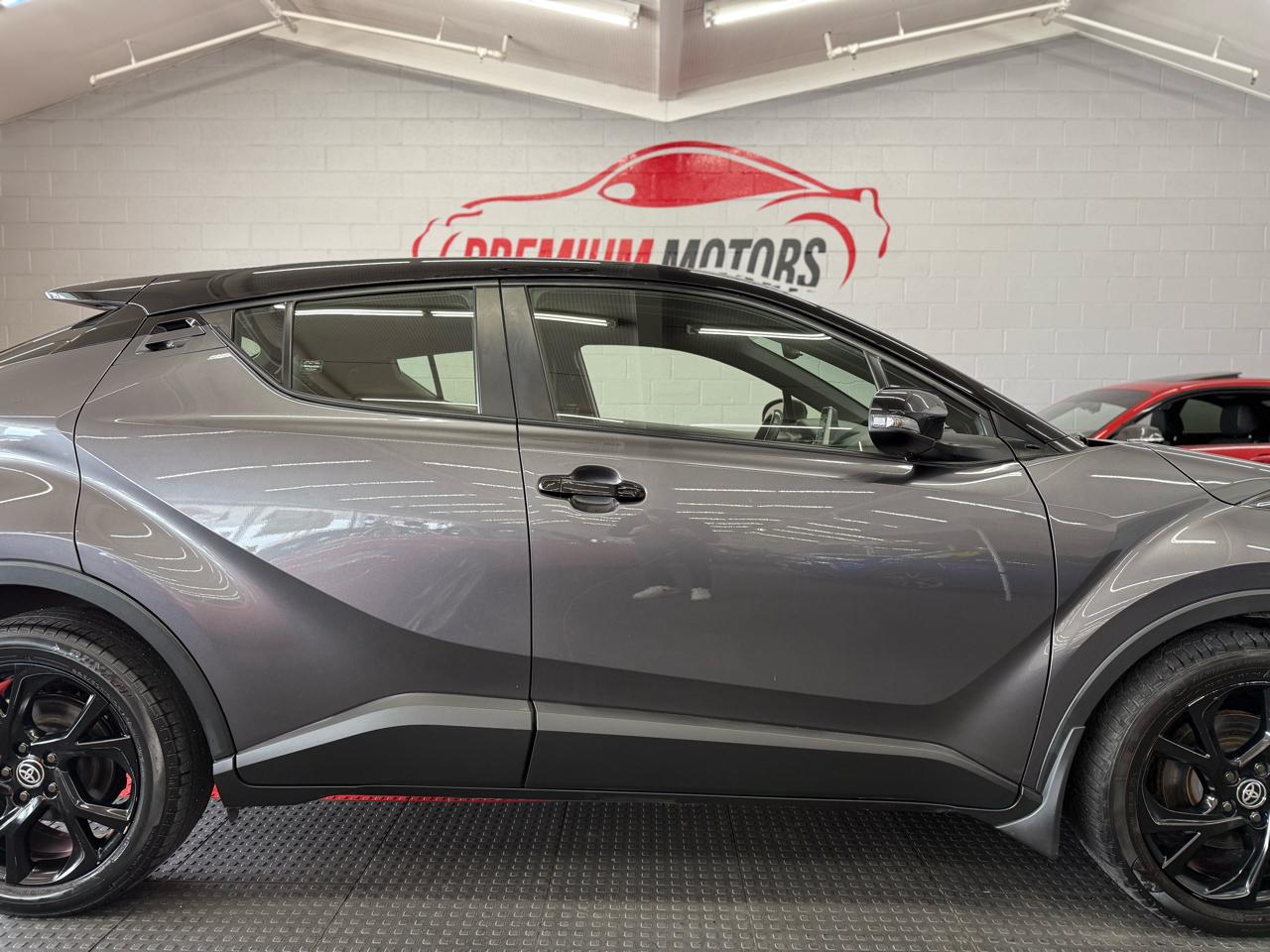 Toyota C-HR Nightshade FWD (Natl) 2021