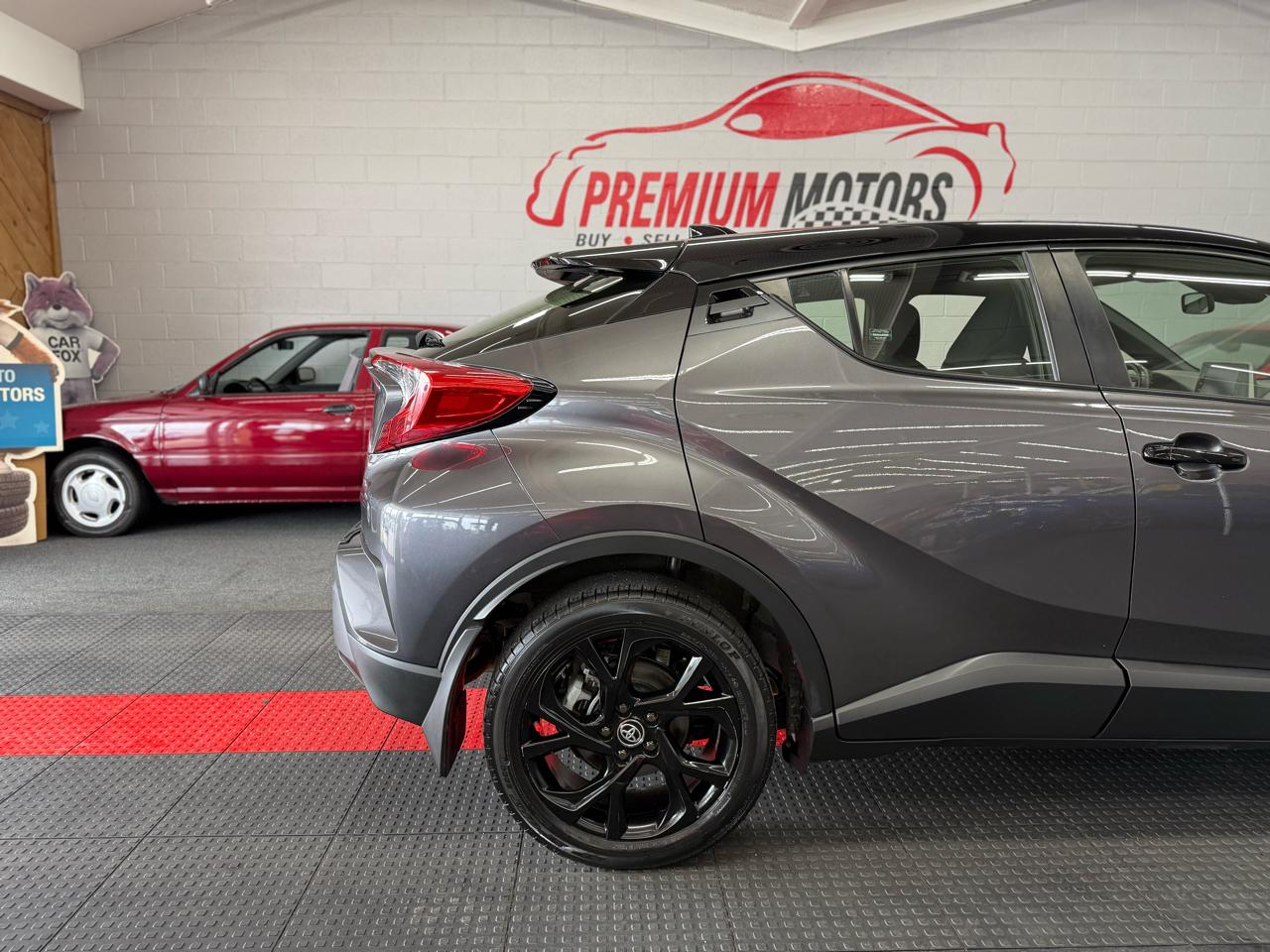 Toyota C-HR Nightshade FWD (Natl) 2021