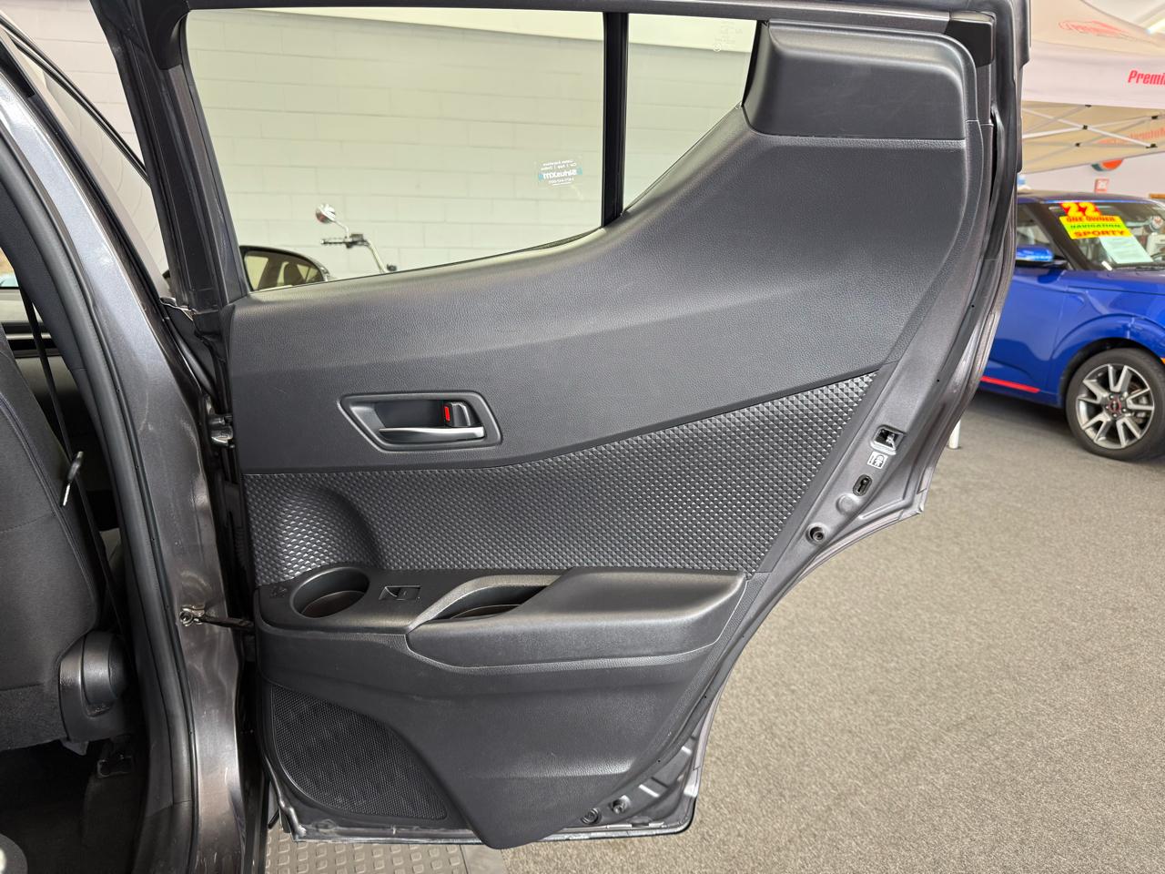 Toyota C-HR Nightshade FWD (Natl) 2021