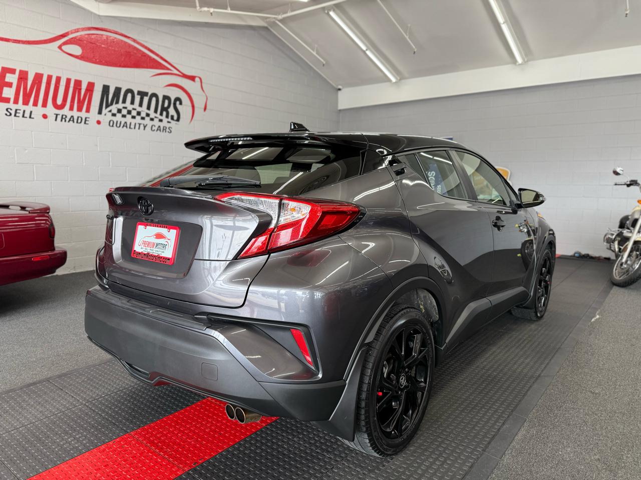 Toyota C-HR Nightshade FWD (Natl) 2021