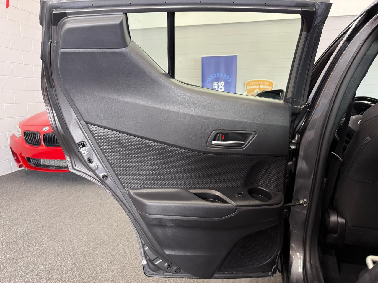 Toyota C-HR Nightshade FWD (Natl) 2021