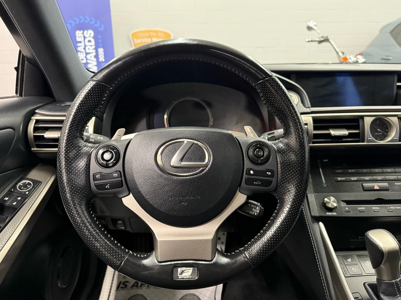 Lexus IS  2016