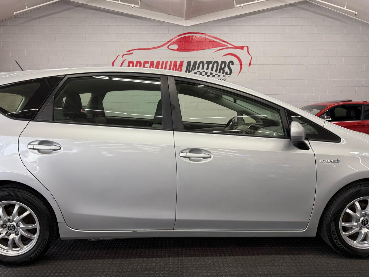 Toyota Prius V 5dr Wgn Five (Natl) 2016