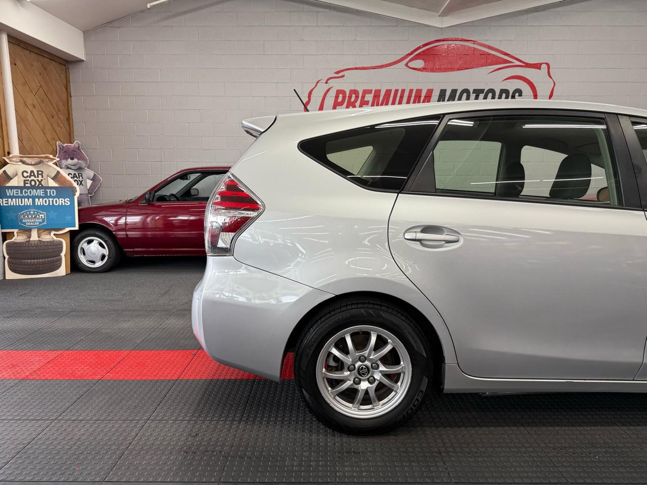 Toyota Prius V 5dr Wgn Five (Natl) 2016