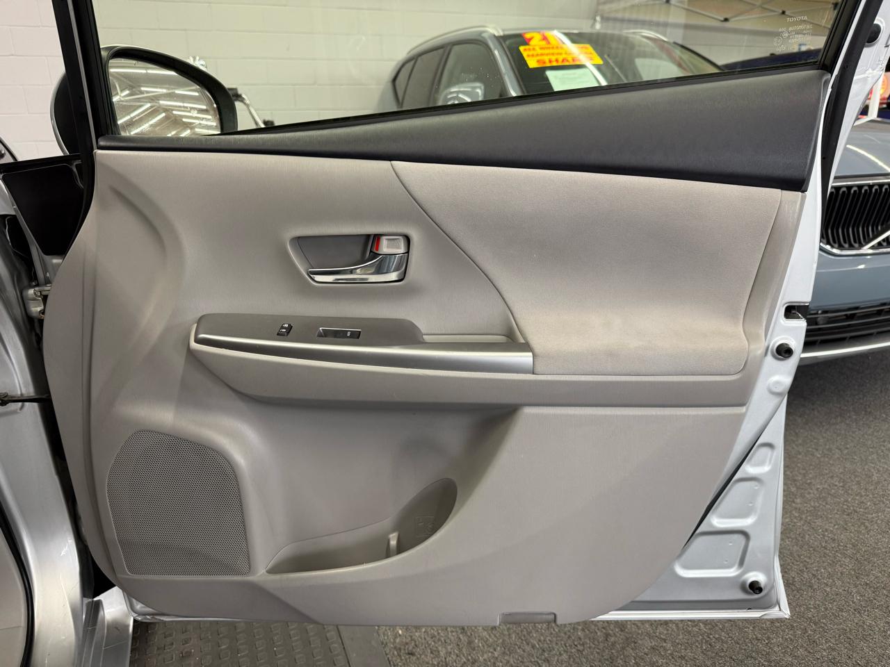 Toyota Prius V 5dr Wgn Five (Natl) 2016