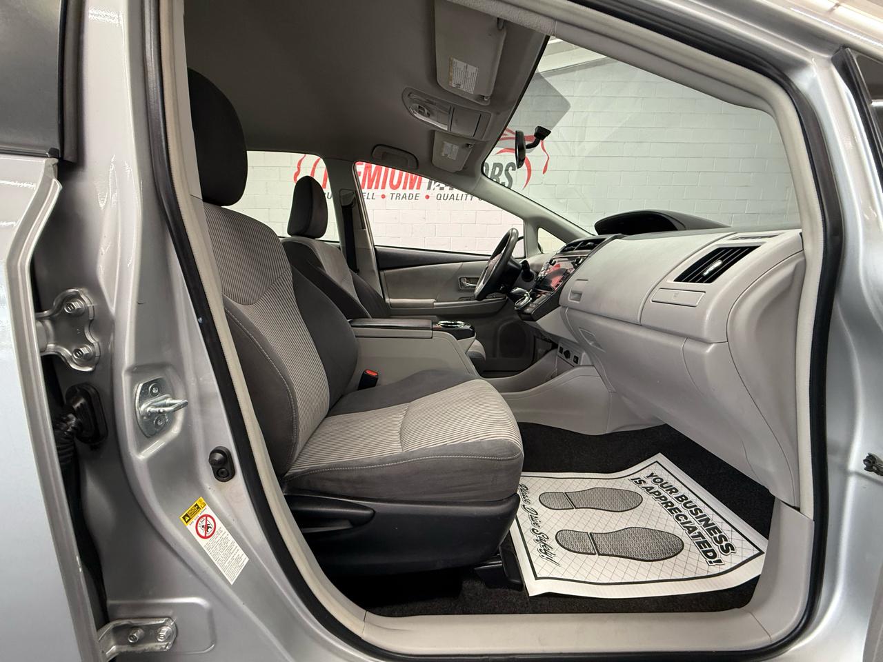 Toyota Prius V 5dr Wgn Five (Natl) 2016