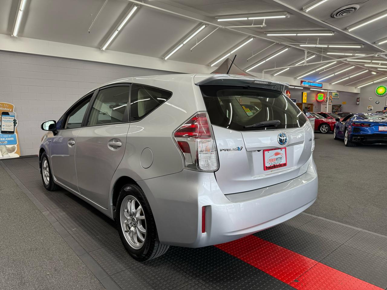 Toyota Prius V 5dr Wgn Five (Natl) 2016