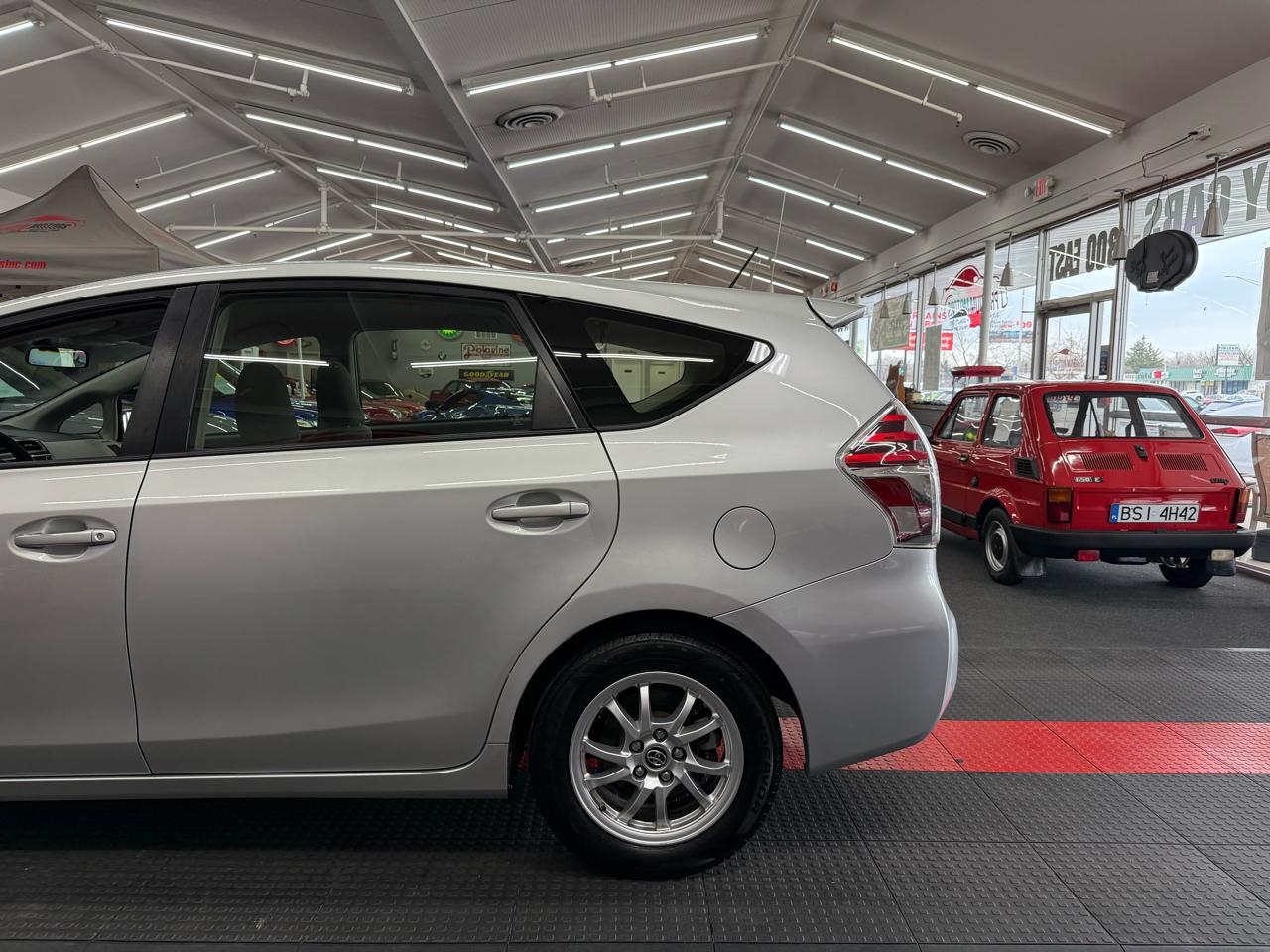 Toyota Prius V 5dr Wgn Five (Natl) 2016