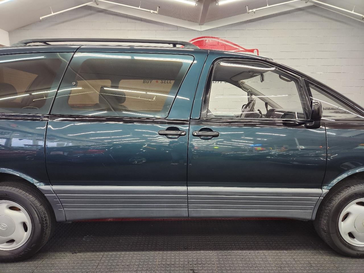 Toyota Previa LE 1997