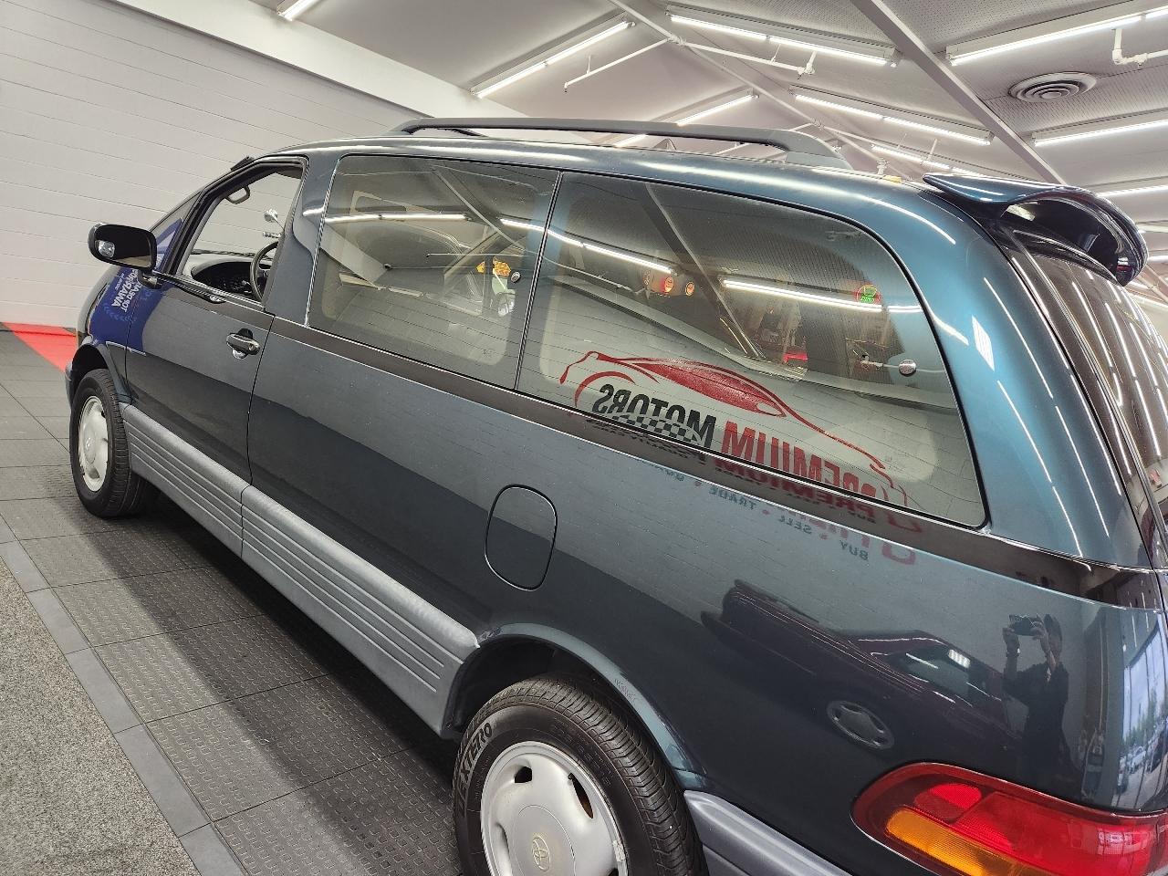 Toyota Previa LE 1997