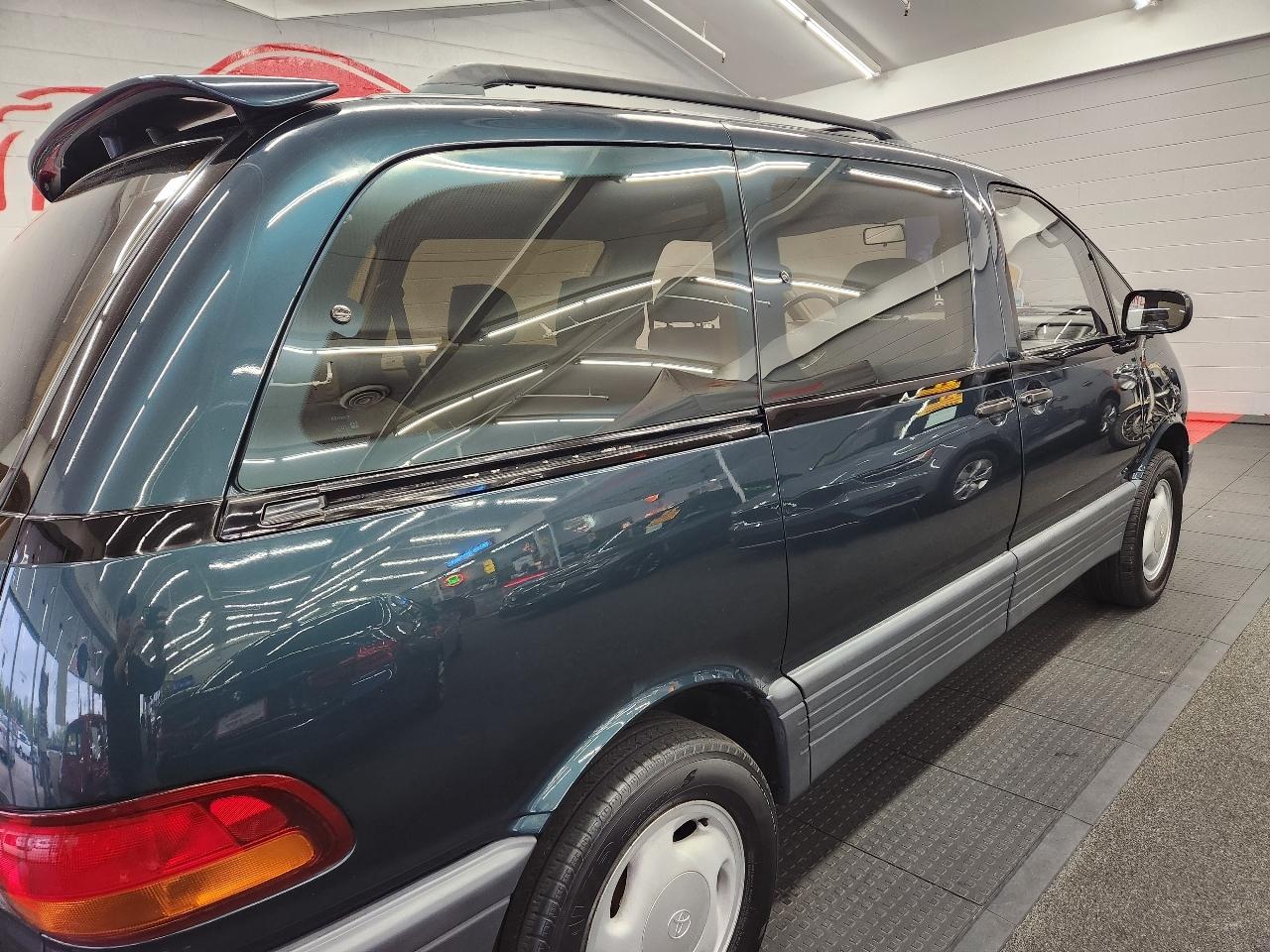 Toyota Previa LE 1997