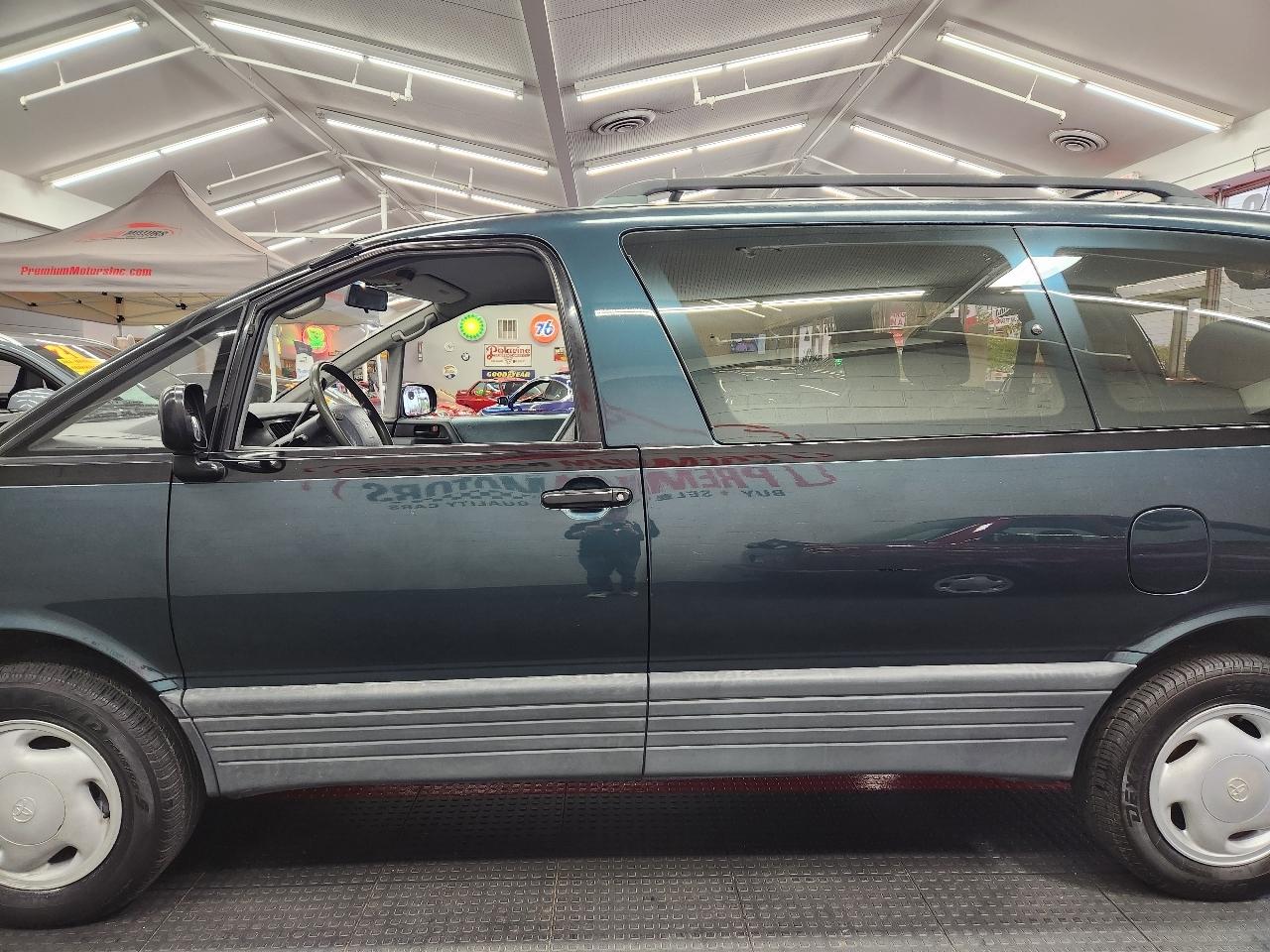 Toyota Previa LE 1997