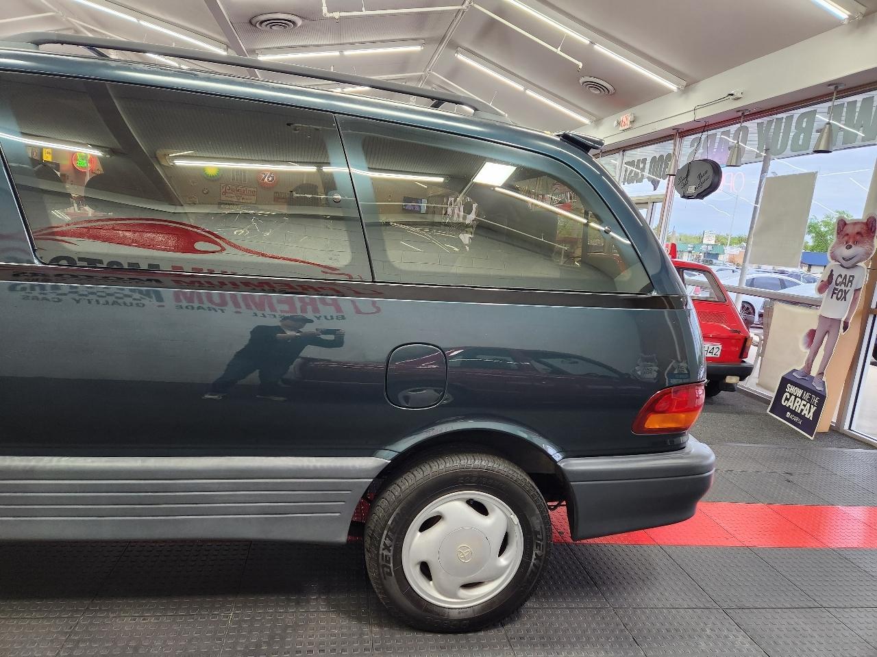 Toyota Previa LE 1997