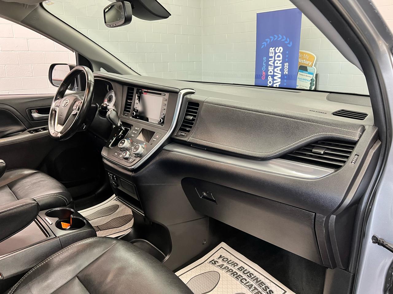 Toyota Sienna  2018
