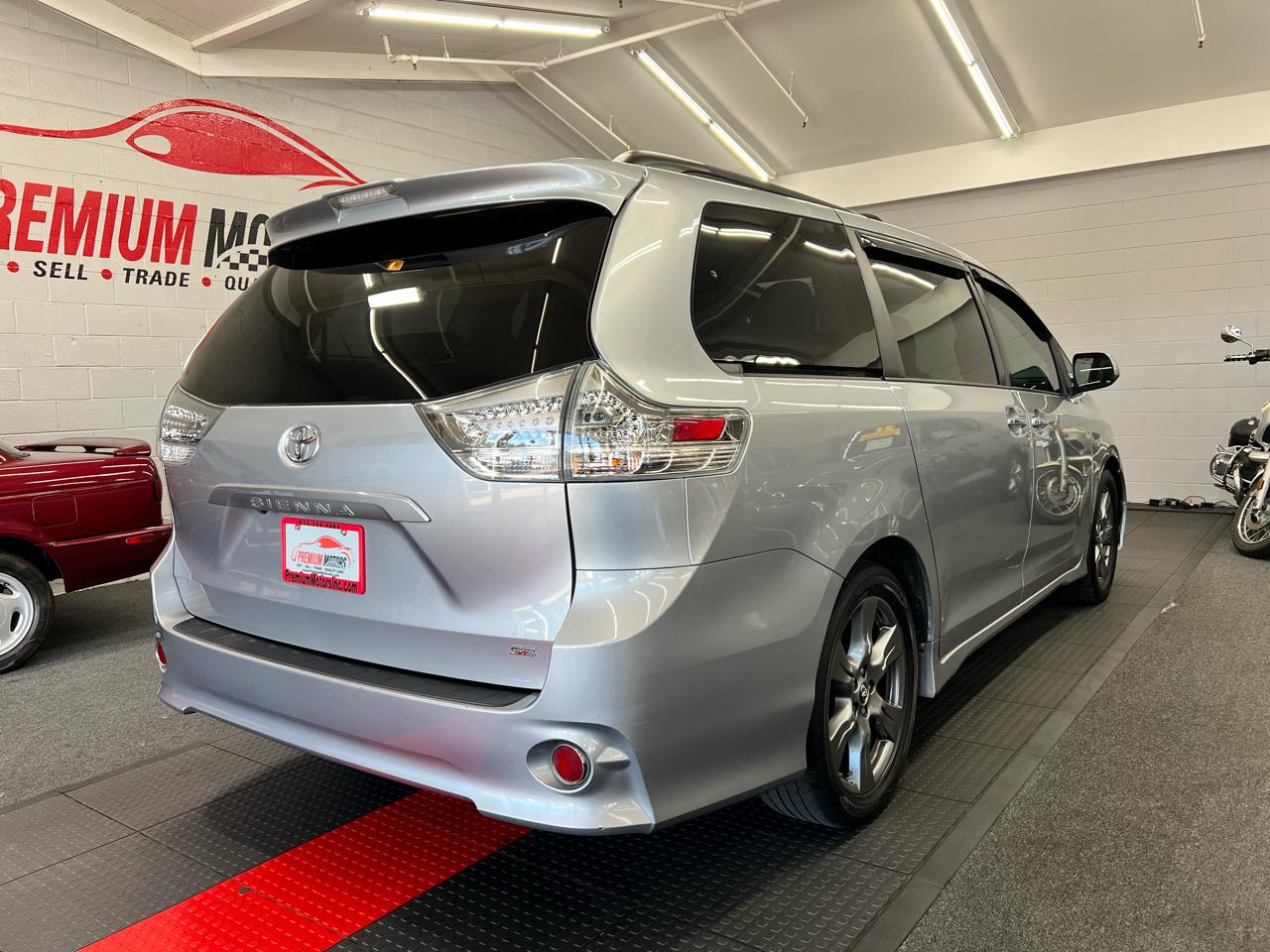Toyota Sienna  2018
