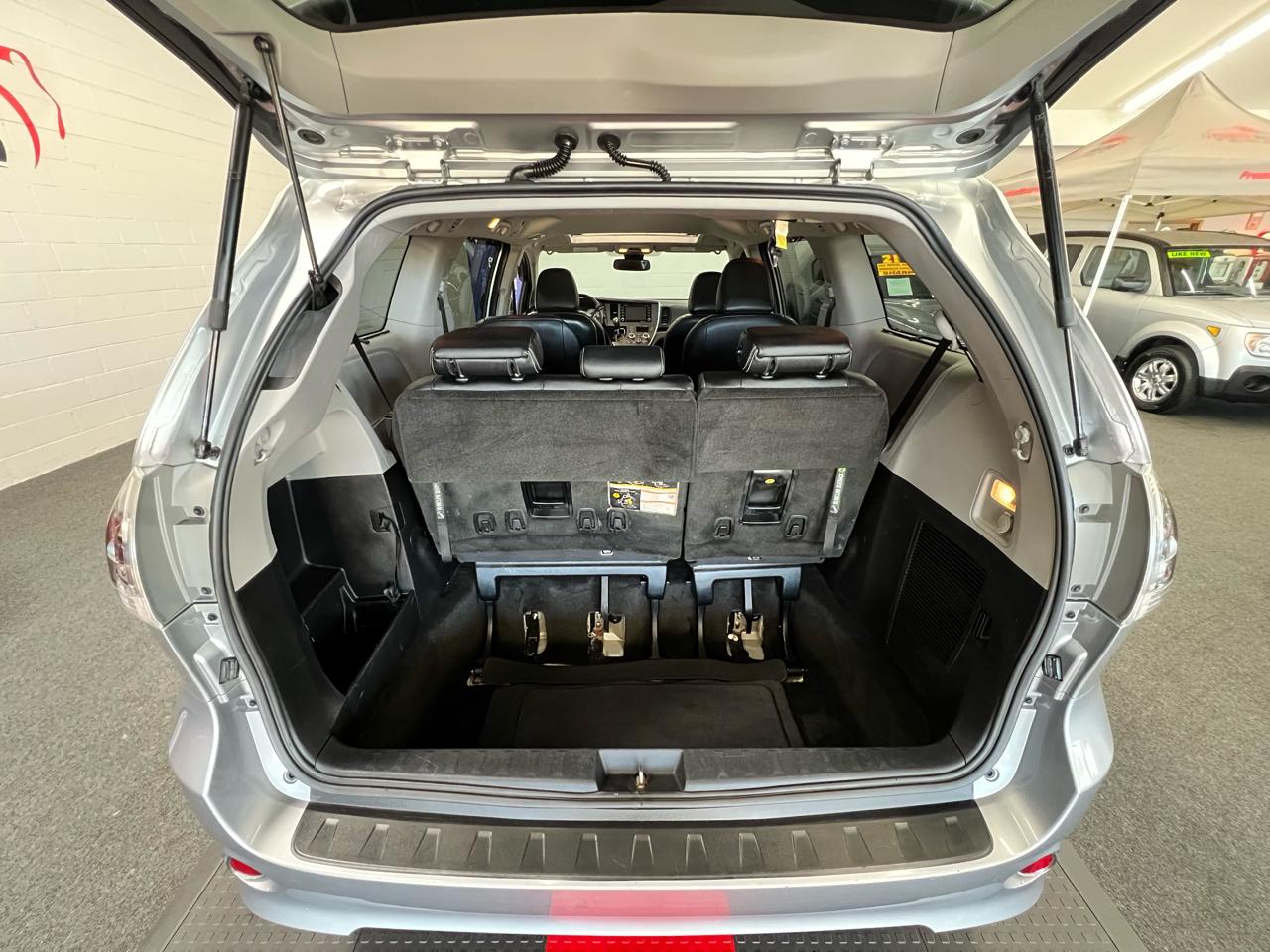 Toyota Sienna  2018