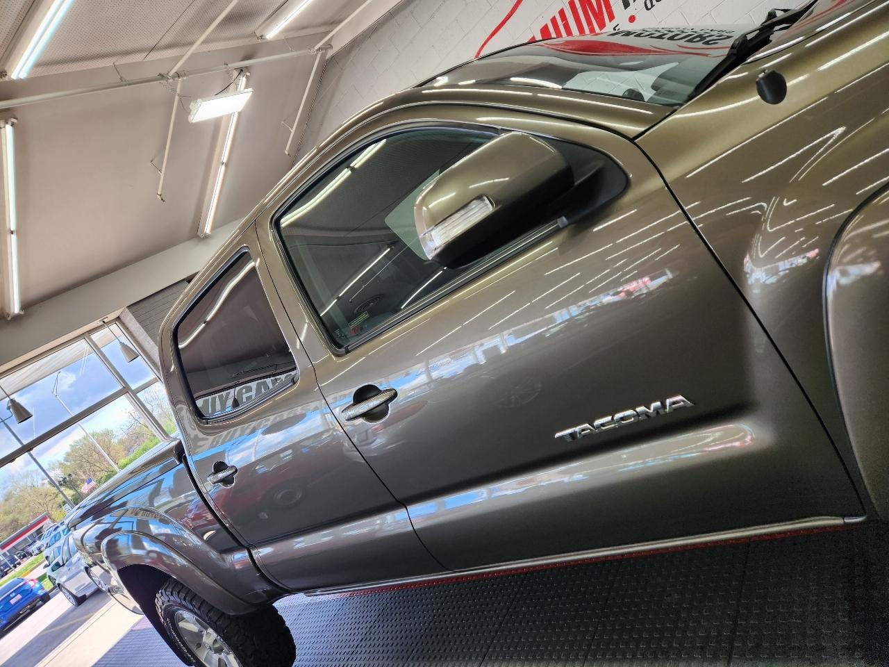 Toyota Tacoma 4WD Double Cab LB V6 AT TRD Sport (Natl) 2012