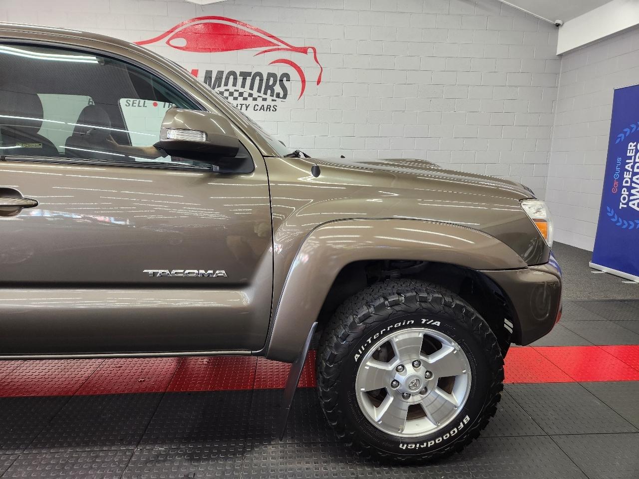 Toyota Tacoma 4WD Double Cab LB V6 AT TRD Sport (Natl) 2012