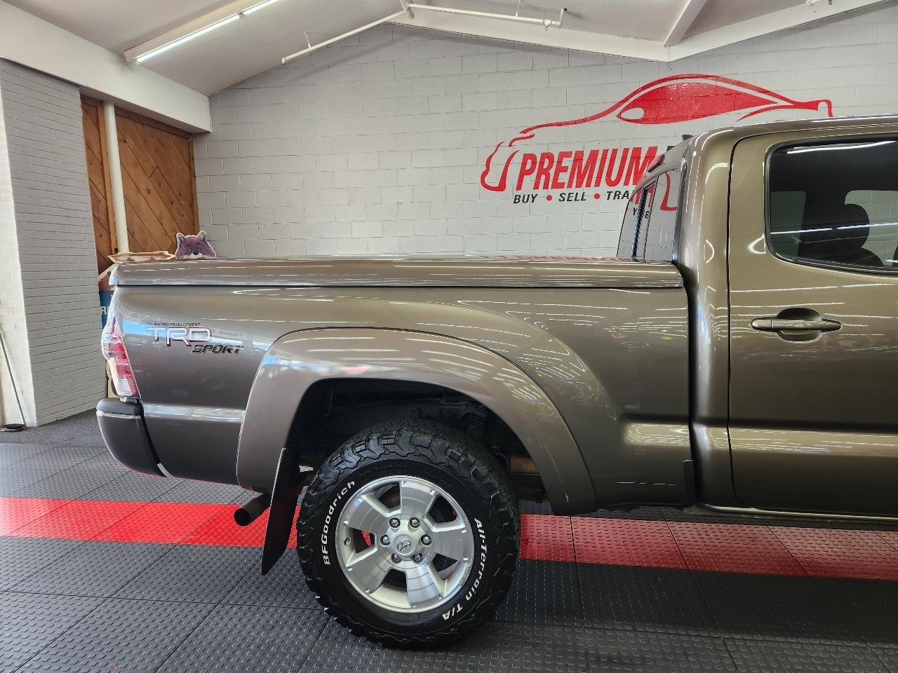 Toyota Tacoma 4WD Double Cab LB V6 AT TRD Sport (Natl) 2012