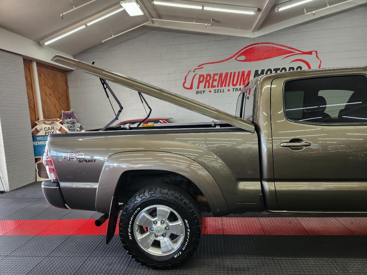 Toyota Tacoma 4WD Double Cab LB V6 AT TRD Sport (Natl) 2012