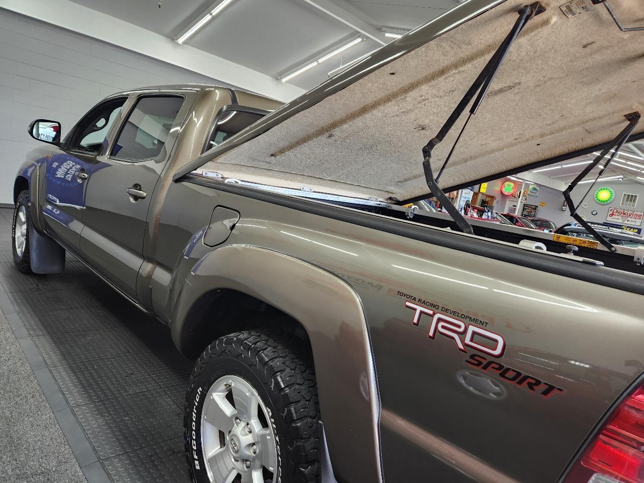 Toyota Tacoma 4WD Double Cab LB V6 AT TRD Sport (Natl) 2012