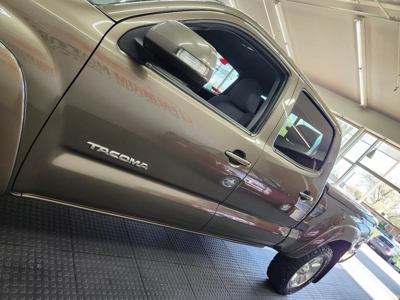 Toyota Tacoma 4WD Double Cab LB V6 AT TRD Sport (Natl) 2012