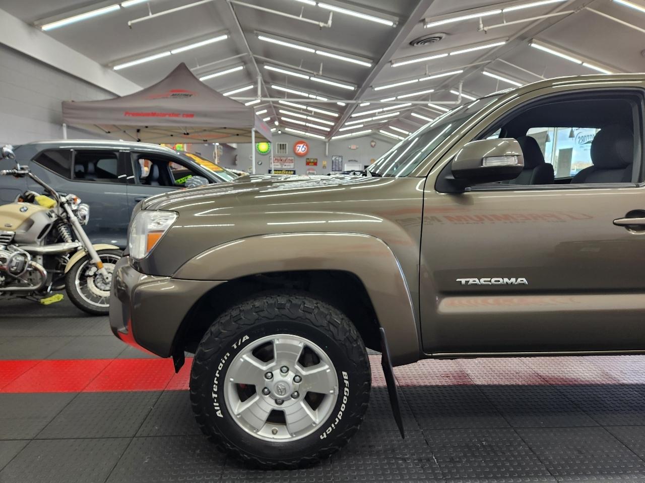 Toyota Tacoma 4WD Double Cab LB V6 AT TRD Sport (Natl) 2012