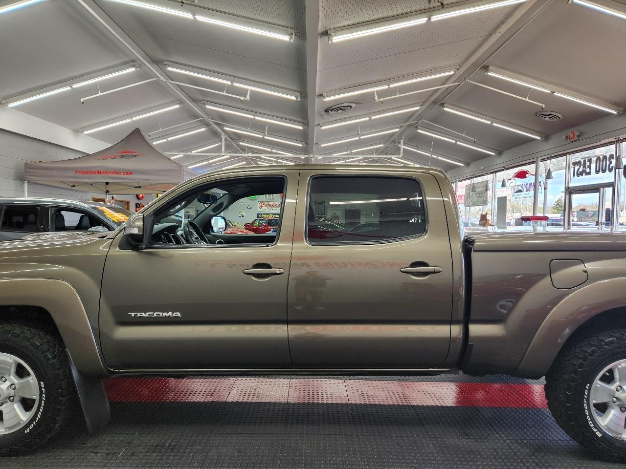 Toyota Tacoma 4WD Double Cab LB V6 AT TRD Sport (Natl) 2012