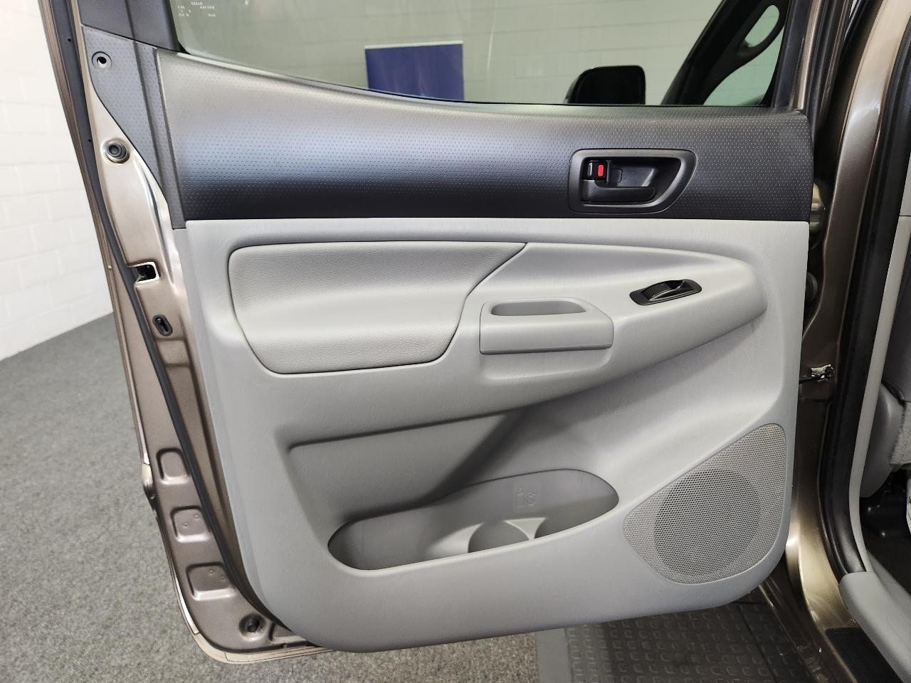 Toyota Tacoma 4WD Double Cab LB V6 AT TRD Sport (Natl) 2012