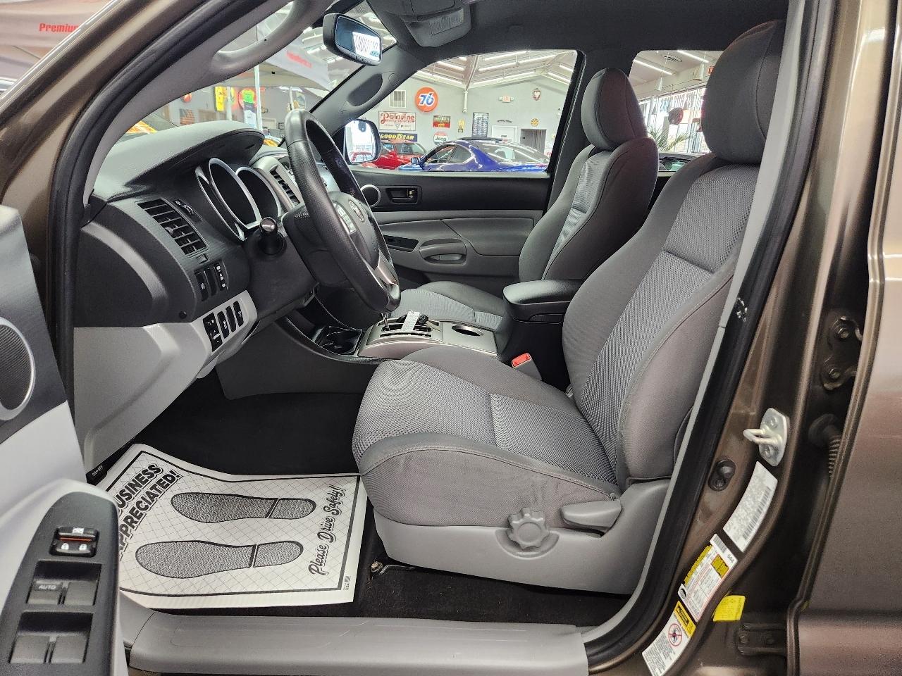 Toyota Tacoma 4WD Double Cab LB V6 AT TRD Sport (Natl) 2012