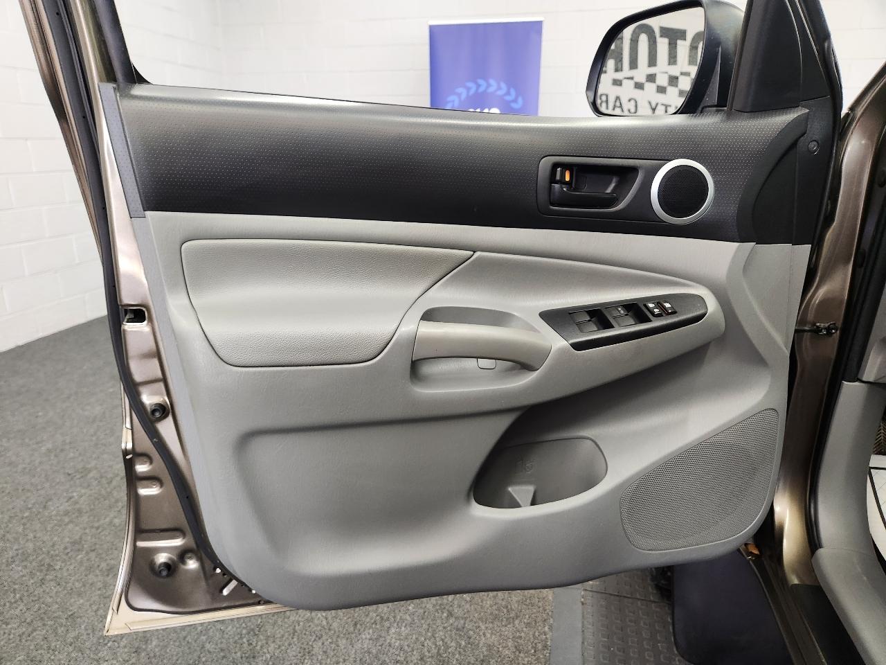 Toyota Tacoma 4WD Double Cab LB V6 AT TRD Sport (Natl) 2012