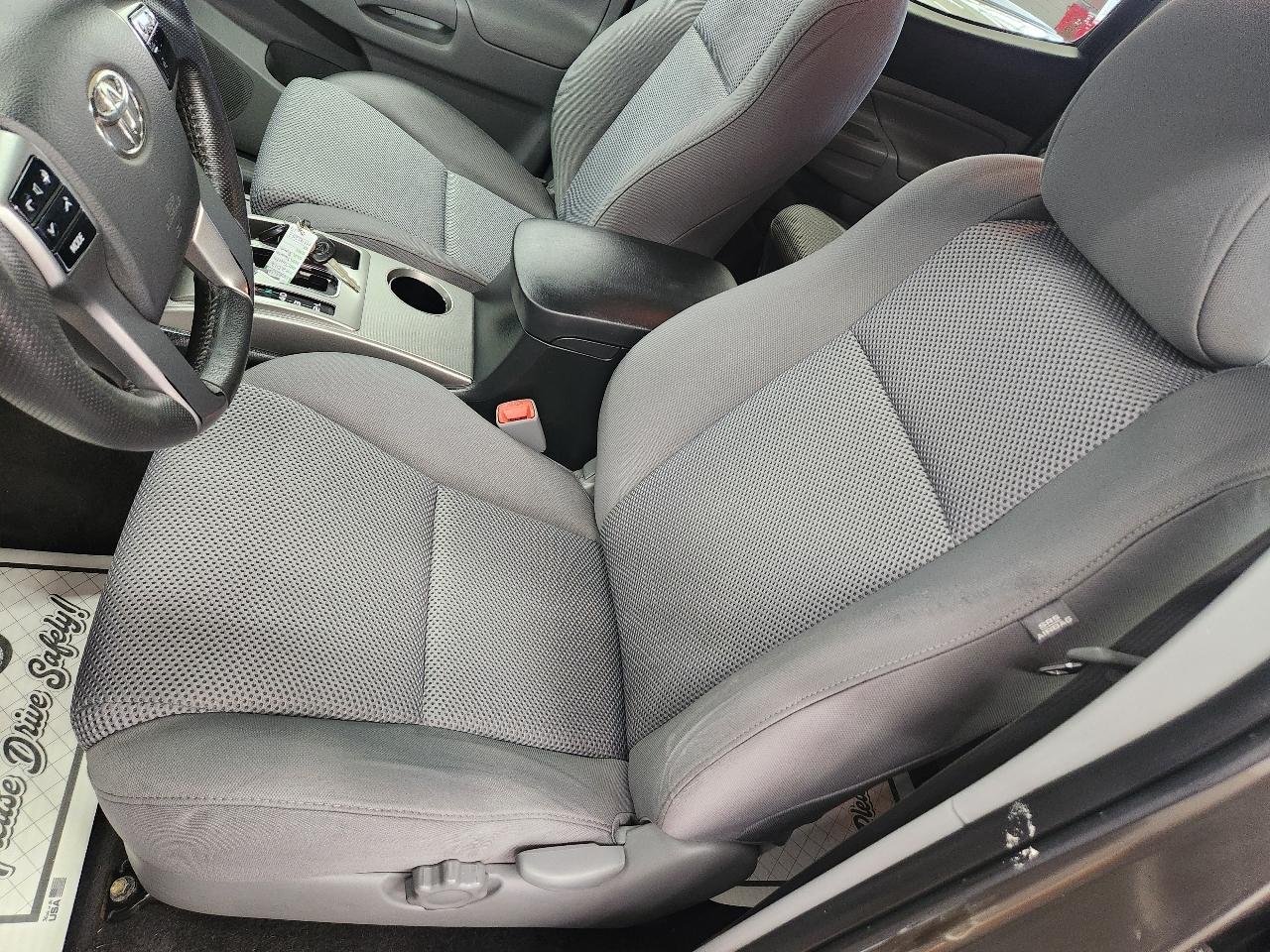 Toyota Tacoma 4WD Double Cab LB V6 AT TRD Sport (Natl) 2012