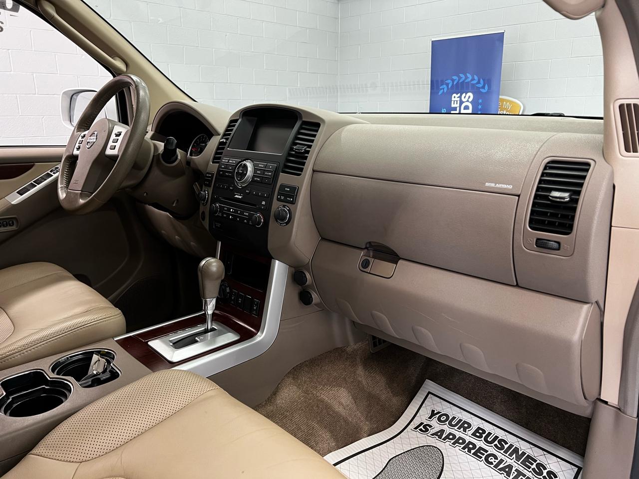 Nissan Pathfinder LE 2011