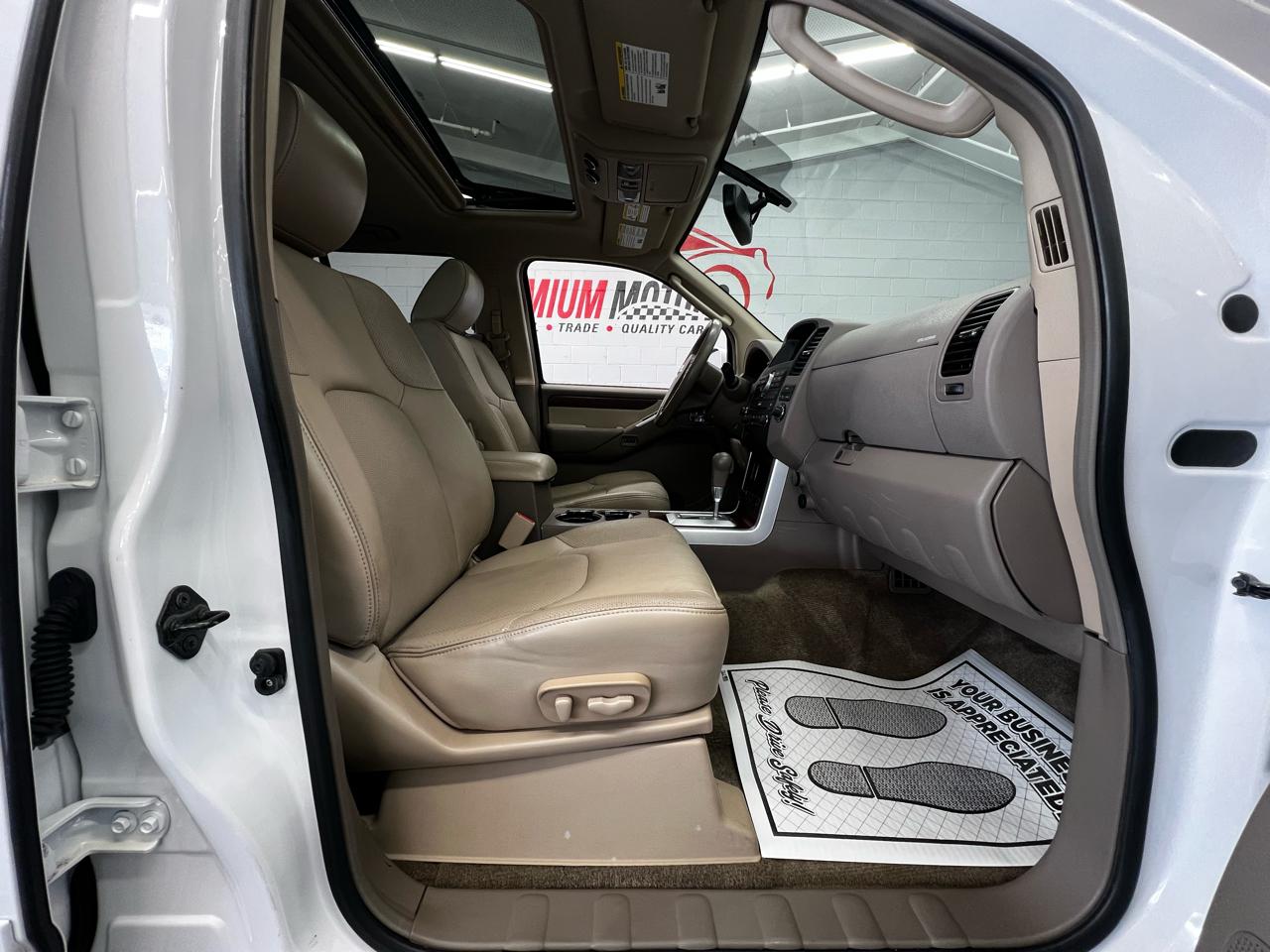 Nissan Pathfinder LE 2011