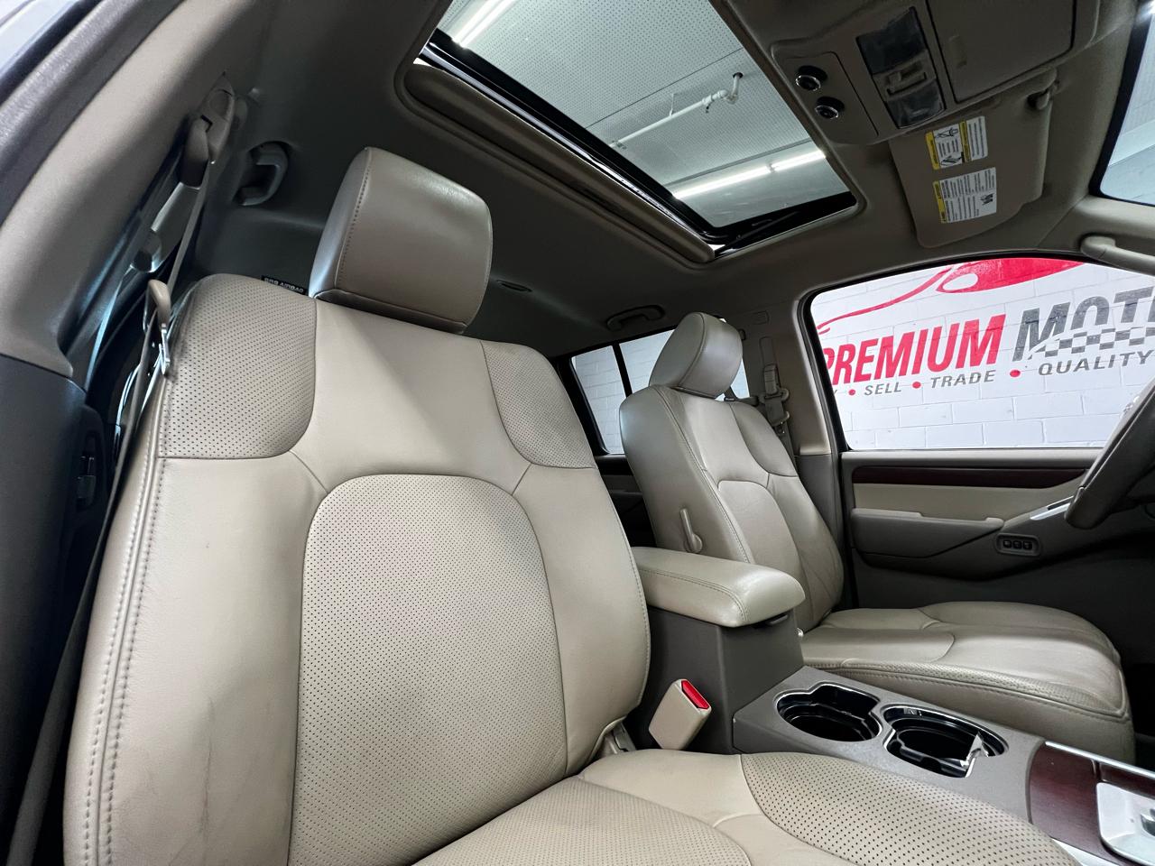 Nissan Pathfinder LE 2011