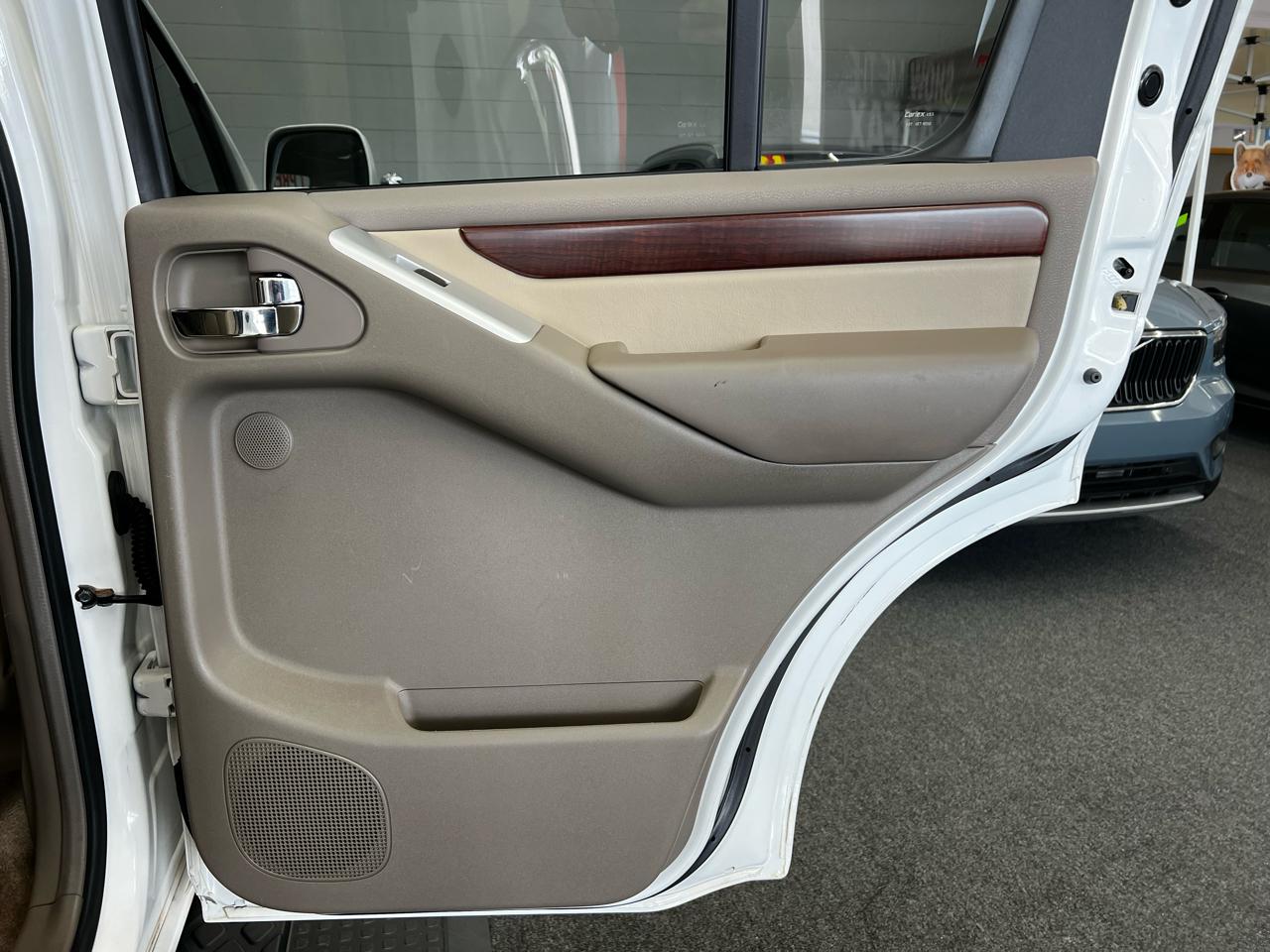 Nissan Pathfinder LE 2011