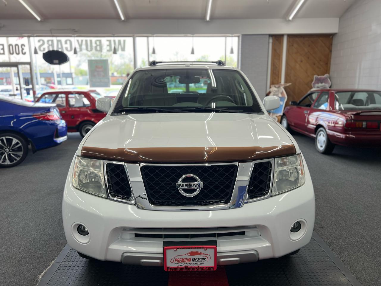 Nissan Pathfinder LE 2011