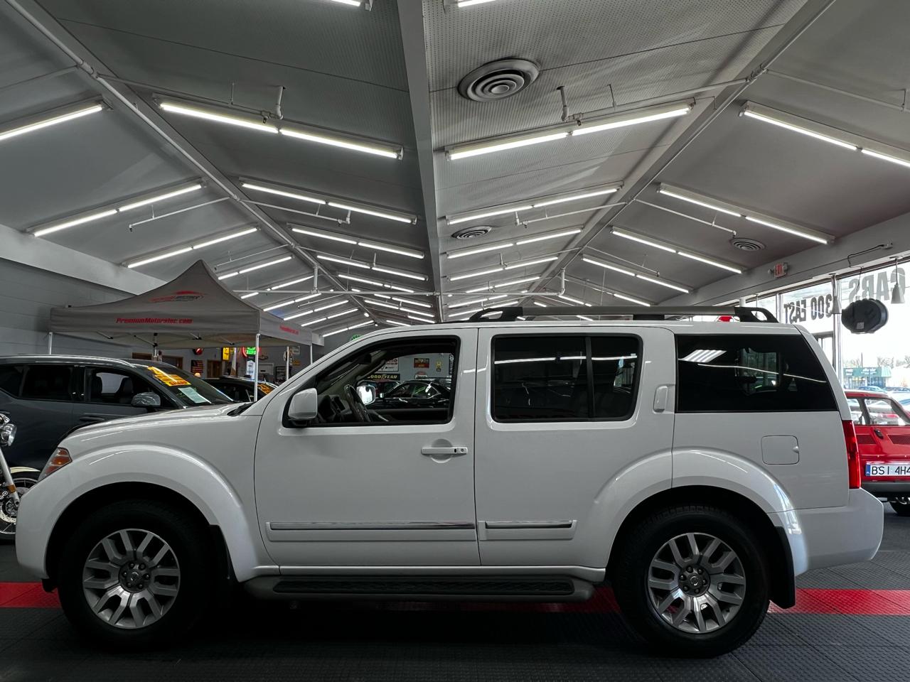 Nissan Pathfinder LE 2011