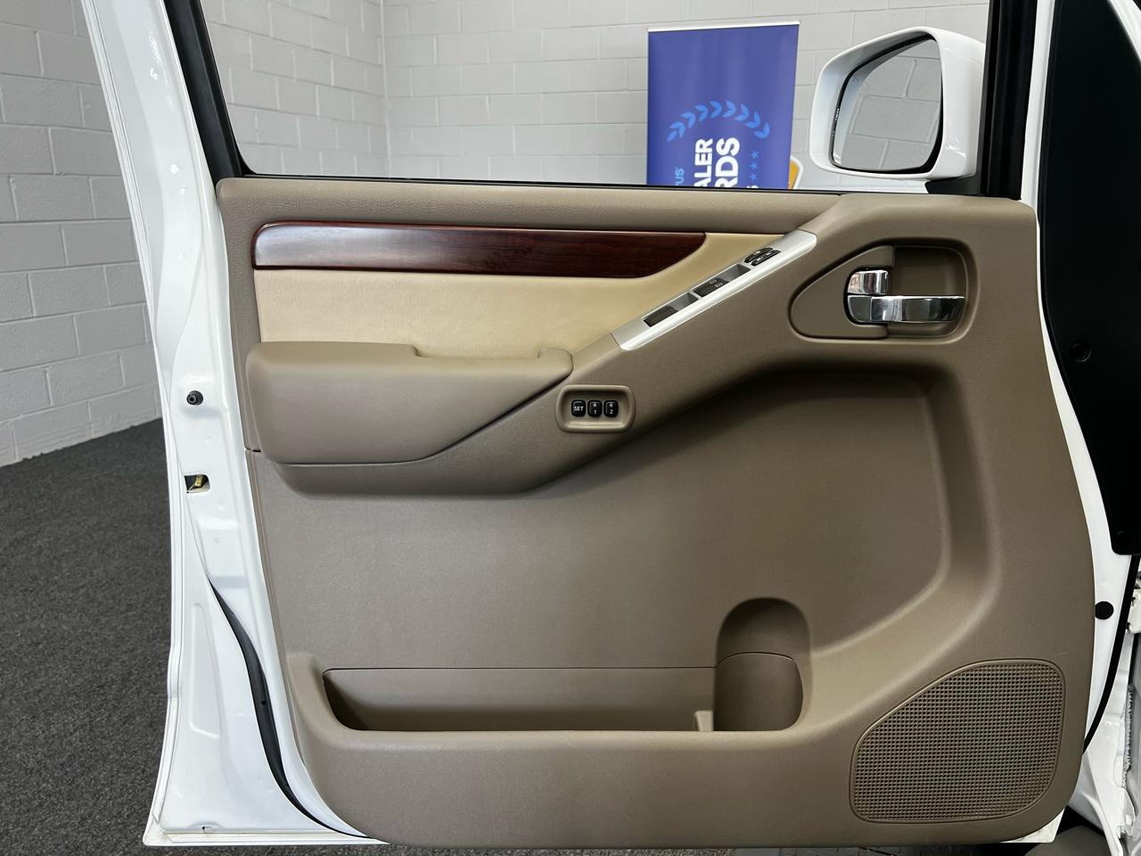 Nissan Pathfinder LE 2011