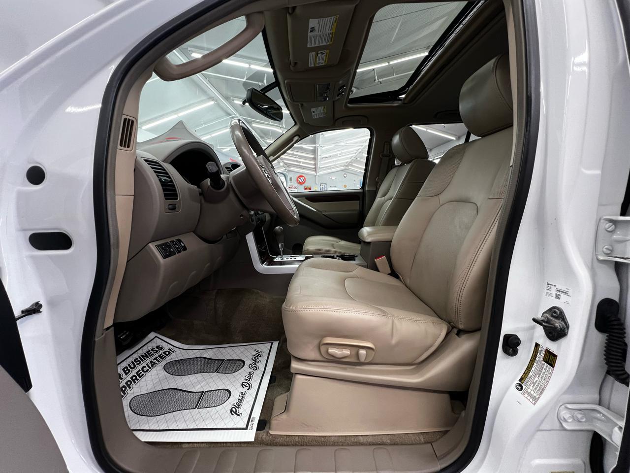 Nissan Pathfinder LE 2011