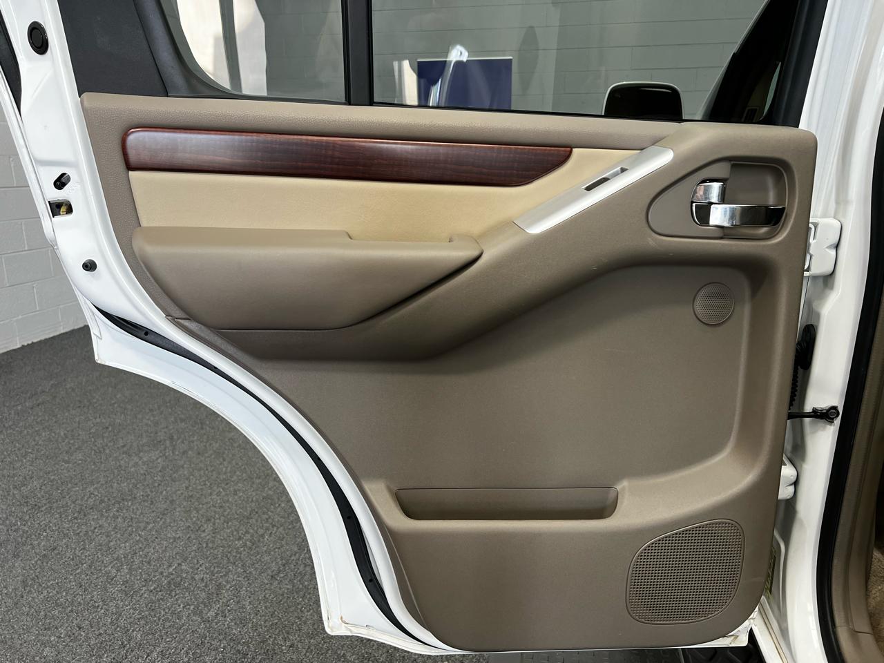 Nissan Pathfinder LE 2011