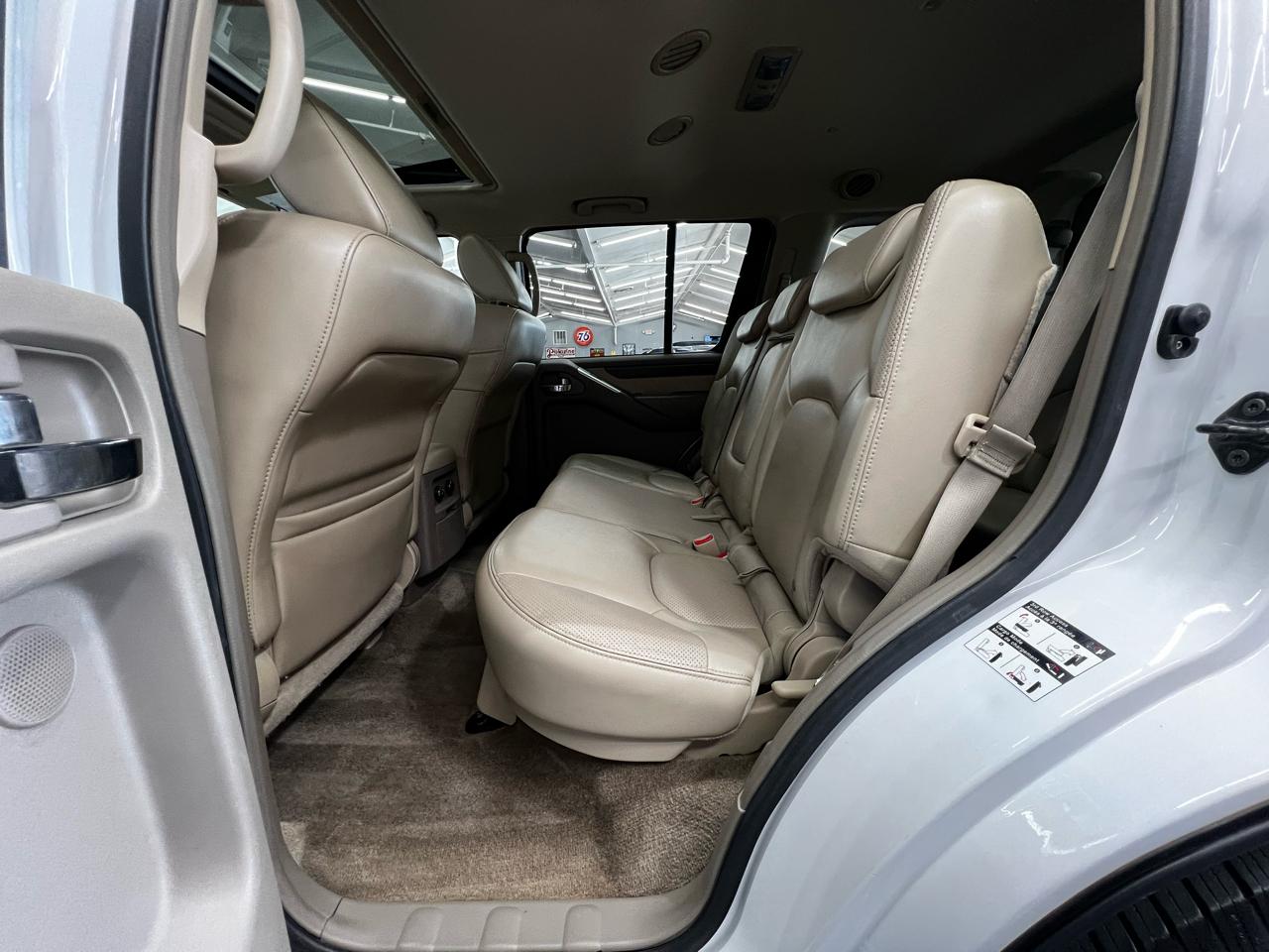 Nissan Pathfinder LE 2011