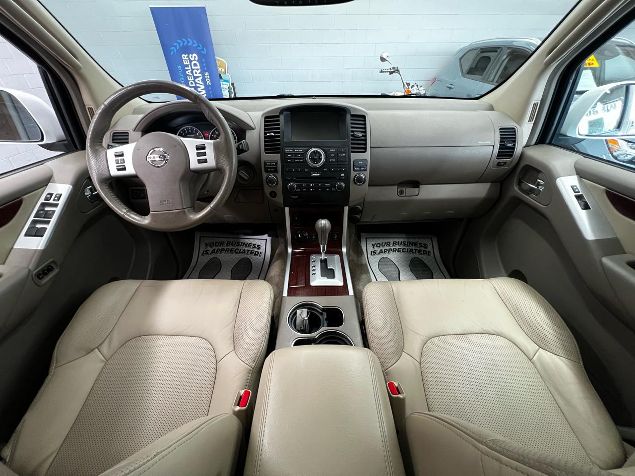 Nissan Pathfinder LE 2011