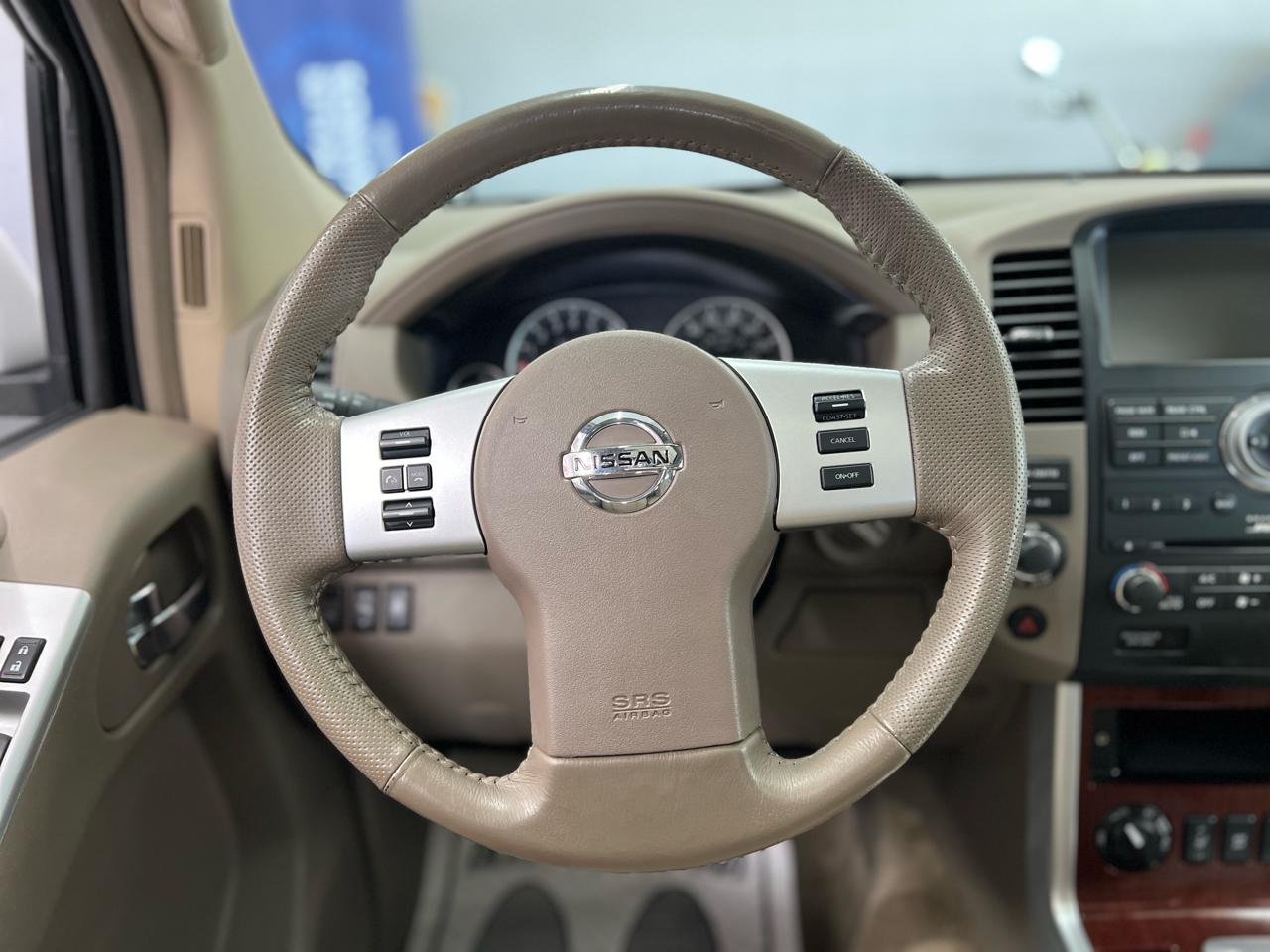 Nissan Pathfinder LE 2011