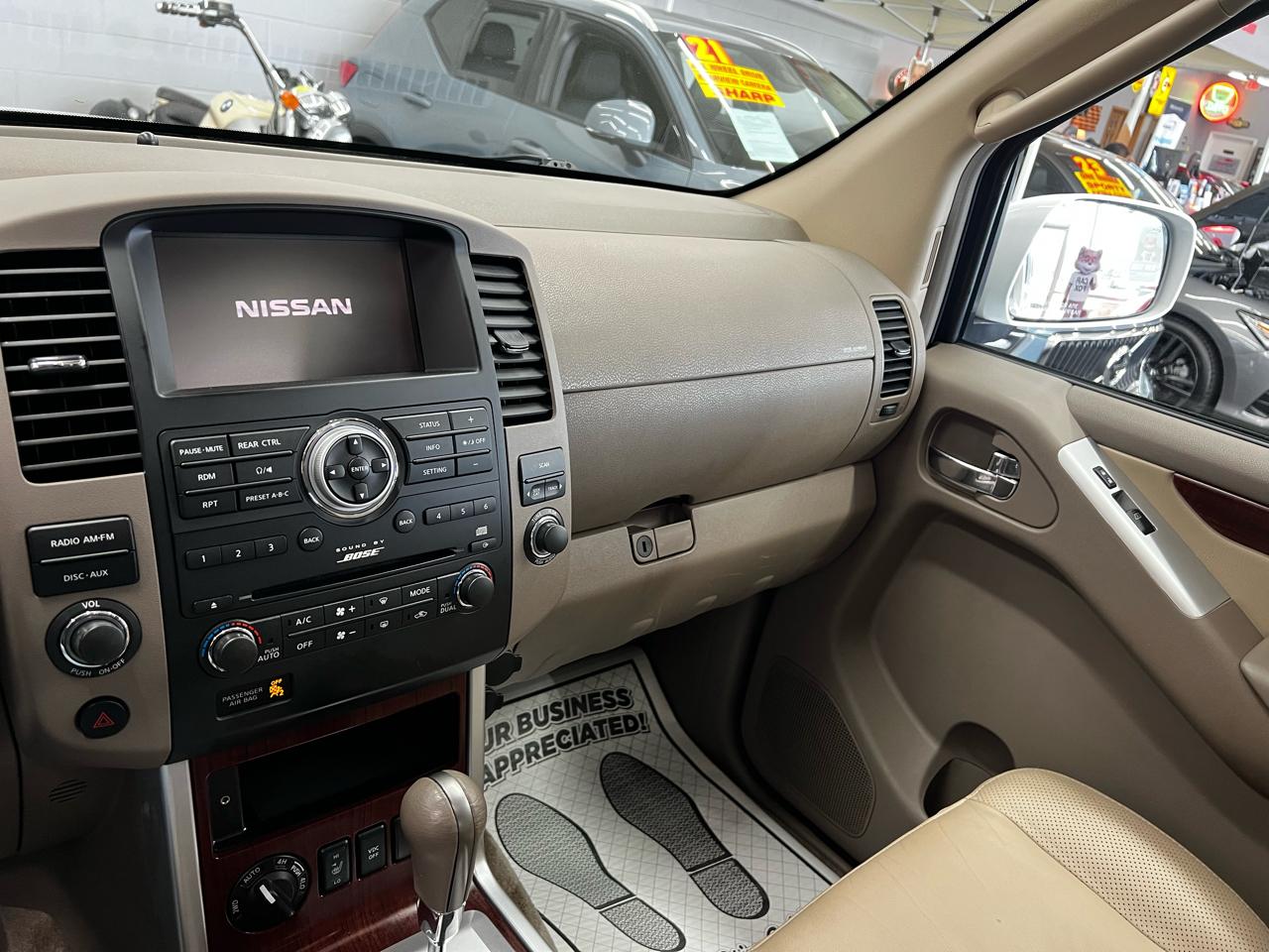 Nissan Pathfinder LE 2011