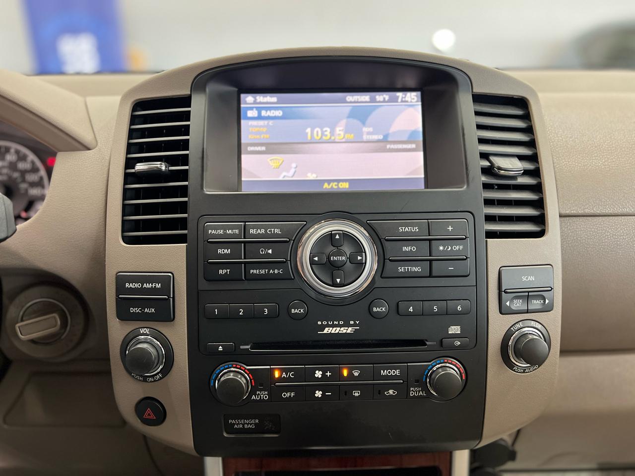 Nissan Pathfinder LE 2011