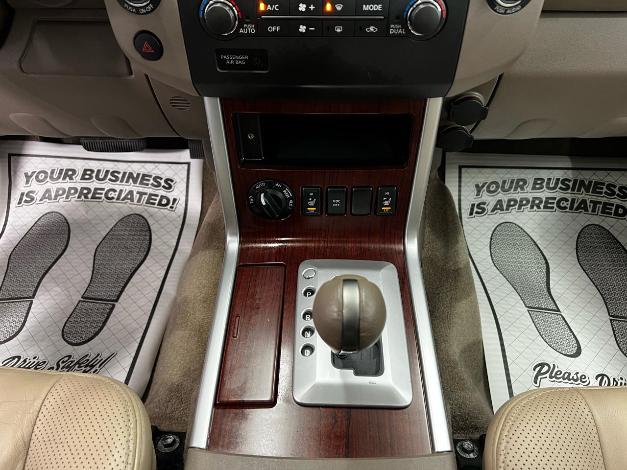 Nissan Pathfinder LE 2011